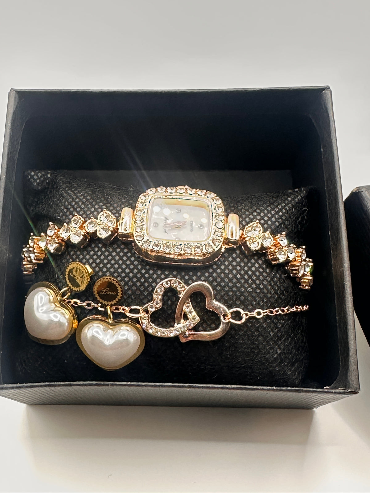 Ensemble Montre et Bracelet Luxe pour Femme - Design Cœur et Cristaux Étincelants