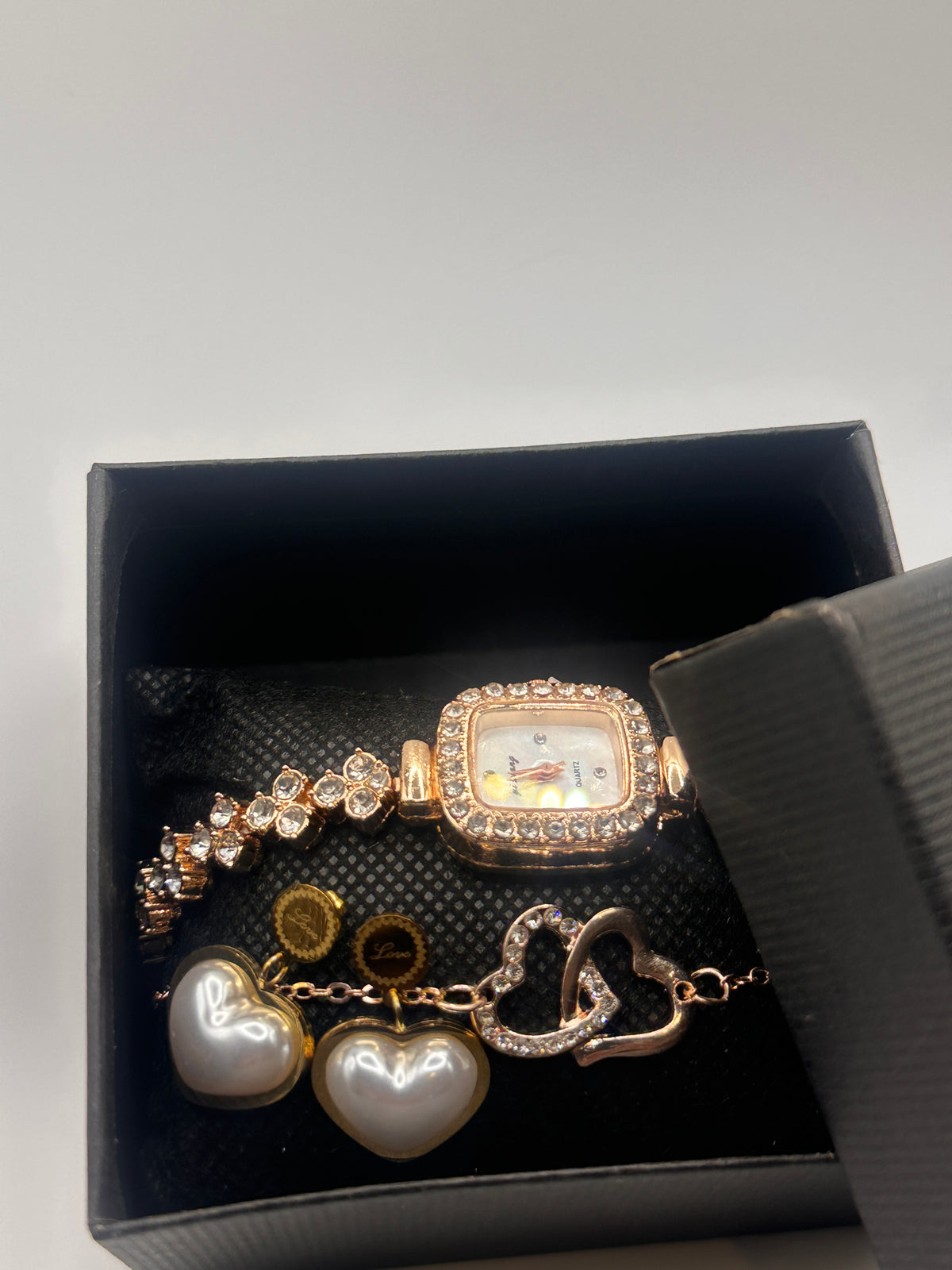 Ensemble Montre et Bracelet Luxe pour Femme - Design Cœur et Cristaux Étincelants
