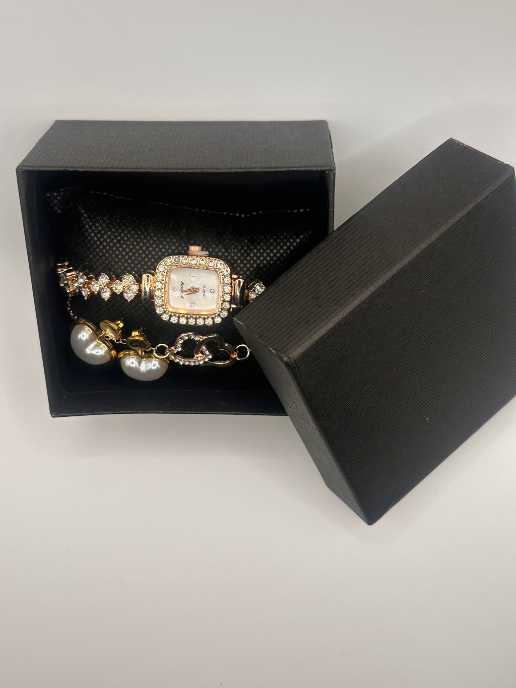 Ensemble Montre et Bracelet Luxe pour Femme - Design Cœur et Cristaux Étincelants