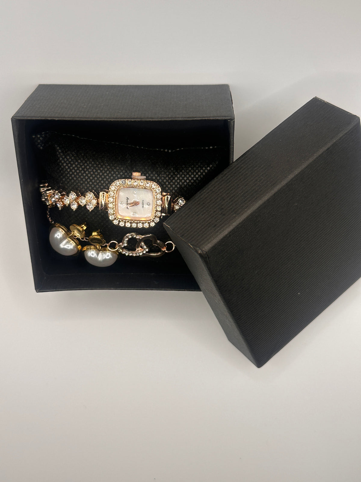 Ensemble Montre et Bracelet Luxe pour Femme - Design Cœur et Cristaux Étincelants