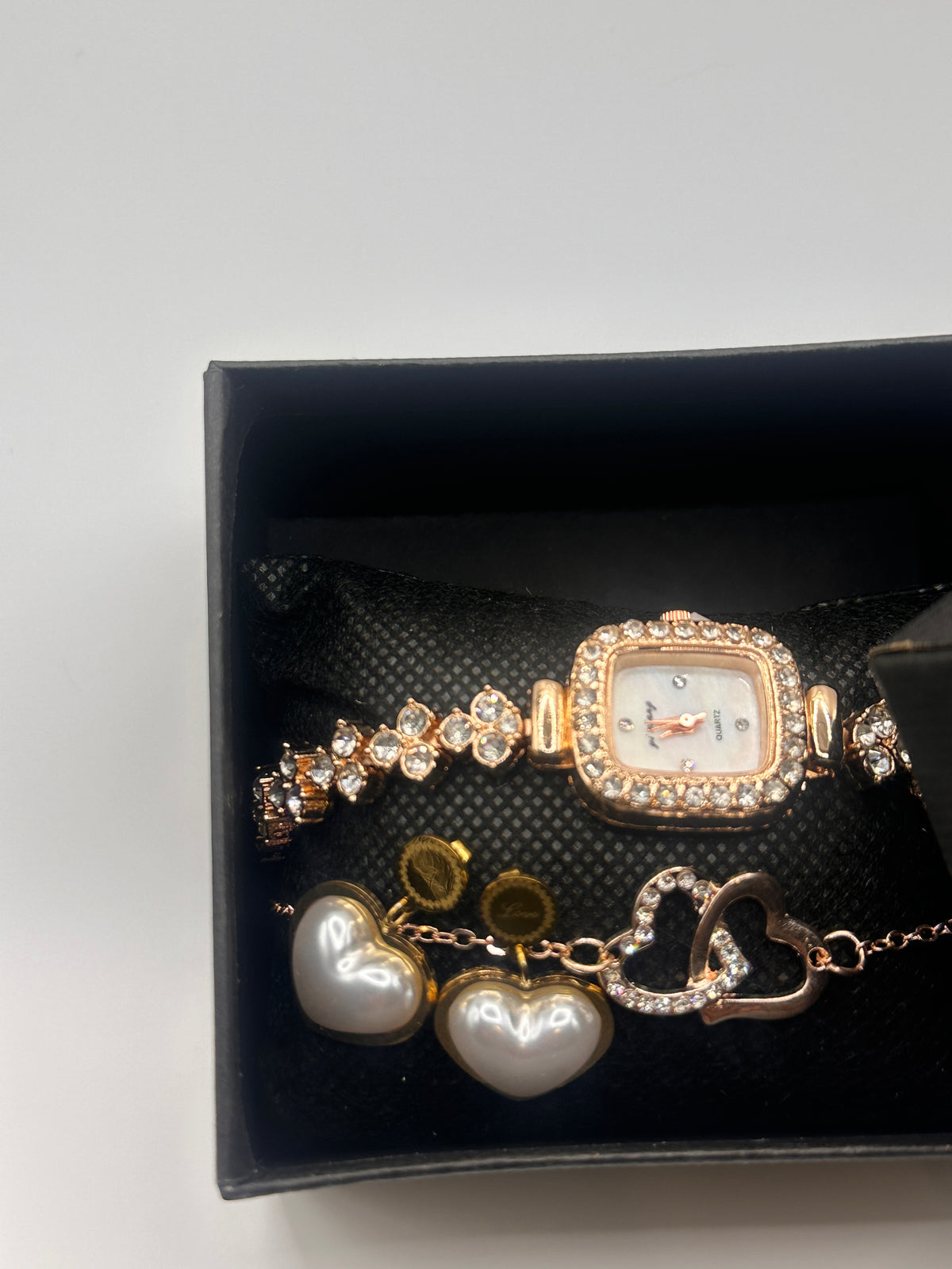 Ensemble Montre et Bracelet Luxe pour Femme - Design Cœur et Cristaux Étincelants